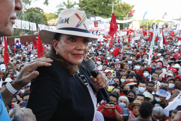 ▲宏都拉斯前第一夫人、「自由重建黨」候選人卡斯特羅（Xiomara Castro）。（圖／達志影像／美聯社）