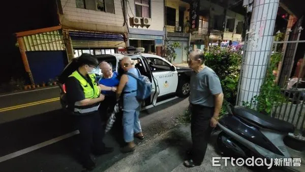 ▲東港警分局興龍派出所警員謝嘉勳、謝侑霖協助周男找到親友家             。（圖／記者陳崑福翻攝）