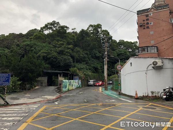 ▲▼ 捷運劍南路站、文湖街山坡巷弄 。（圖／記者羅志華攝）