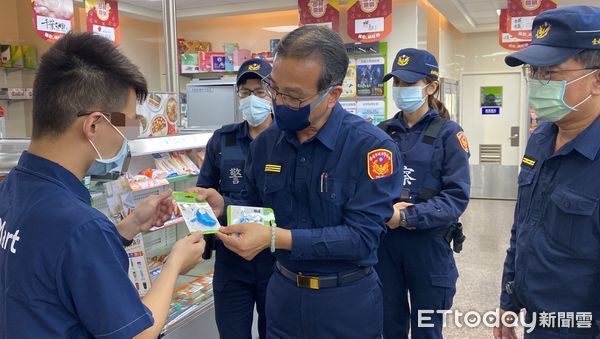 ▲台南市警玉井、新化、第五分局長等，率員積極投入強化超商安全網，守護超商從業人員安全。（圖／記者林悅翻攝，下同）