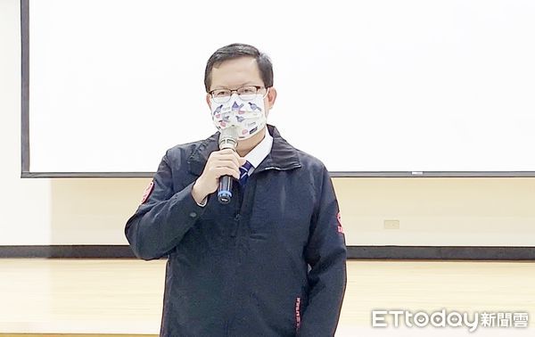 ▲桃園警市長鄭文燦23日表示，針對龜山超商店員遭刺死案再度對家人表達歉意，即日起透過警網交叉巡邏，提高見警率，讓超商夜間工作安全獲得更大保障。（圖／記者沈繼昌攝）