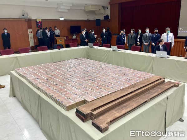 ▲▼新北地檢署指揮新北市刑大等司法警察機關緝獲毒梟運輸海洛因磚1172塊（共重約446.8公斤、市價約新台幣50億元），並瓦解運輸販賣毒品之犯罪組織，成功阻斷毒品流入市面通路。（圖／記者許靖騏攝）