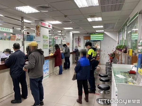 ▲徐姓婦人聽信假「姪子」到郵局滙款。（圖／中壢警分局提供）