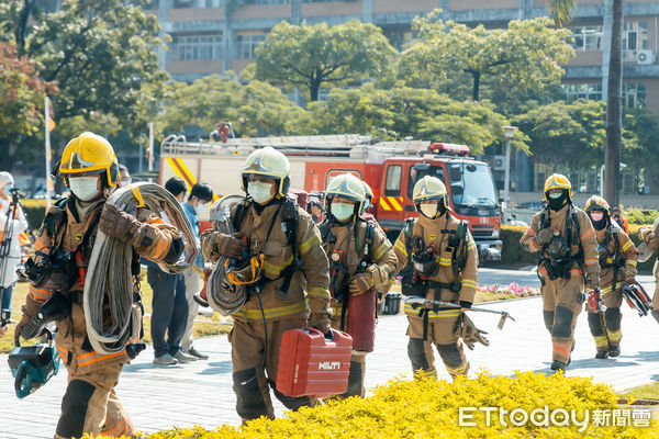 ▲國立成功大學與台南市消防局合作，24日於成大醫學院進行防災暨消防演練。（圖／記者林悅翻攝，下同）