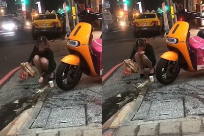 美腿妹打翻玉米濃湯！蹲路邊手抓「在地美食」迷幻狂舔10秒