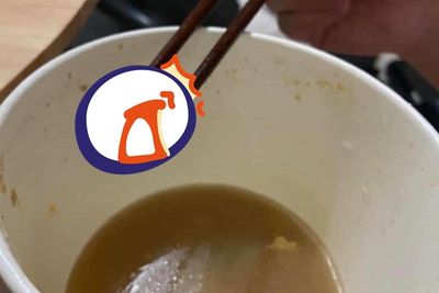 鍋燒麵一碗65…他一夾碗底「撈到神秘驚喜」　網友嗨了：現金回饋