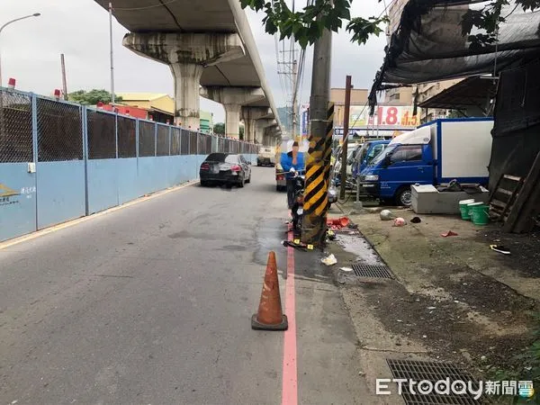 ▲▼自撞電線桿。（圖／民眾提供）