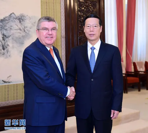 ▲▼2016年張高麗和巴赫握手合影。（圖／翻攝自新華網）