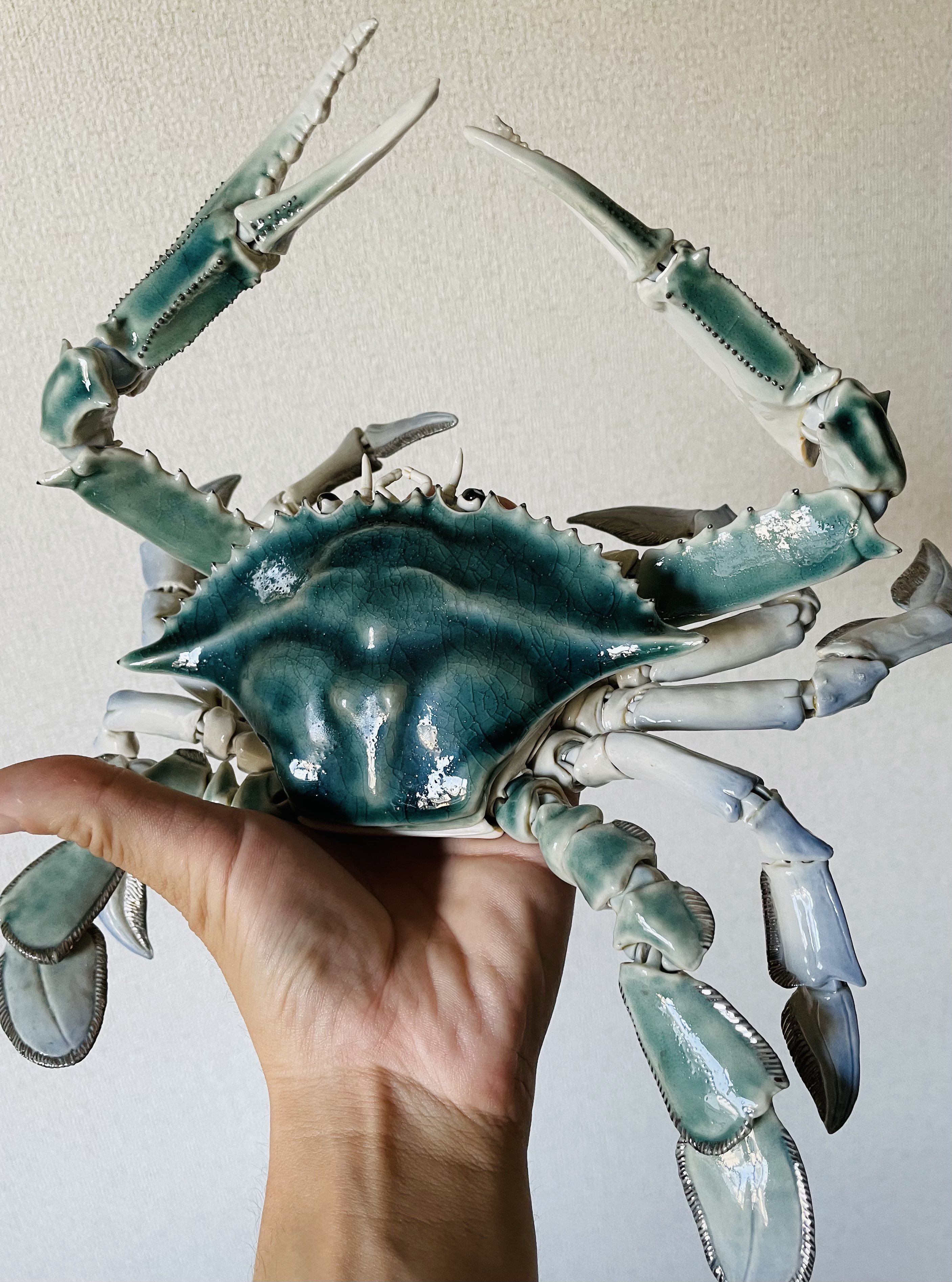▲陶瓷藍色螃蟹。（圖／翻攝自推特、IG）