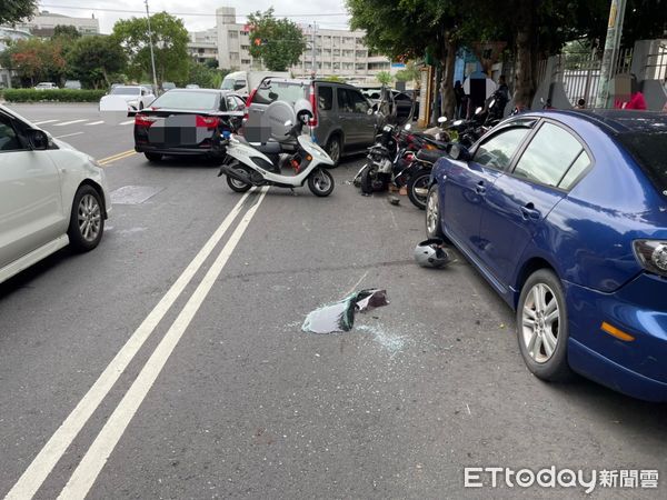 ▲林口6車連環撞。（圖／記者陳雕文翻攝）