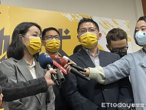 ▲▼時代力量立委王婉諭（左）、邱顯智（右）成立新智庫：行動時代辦公室。（圖／記者呂晏慈攝）