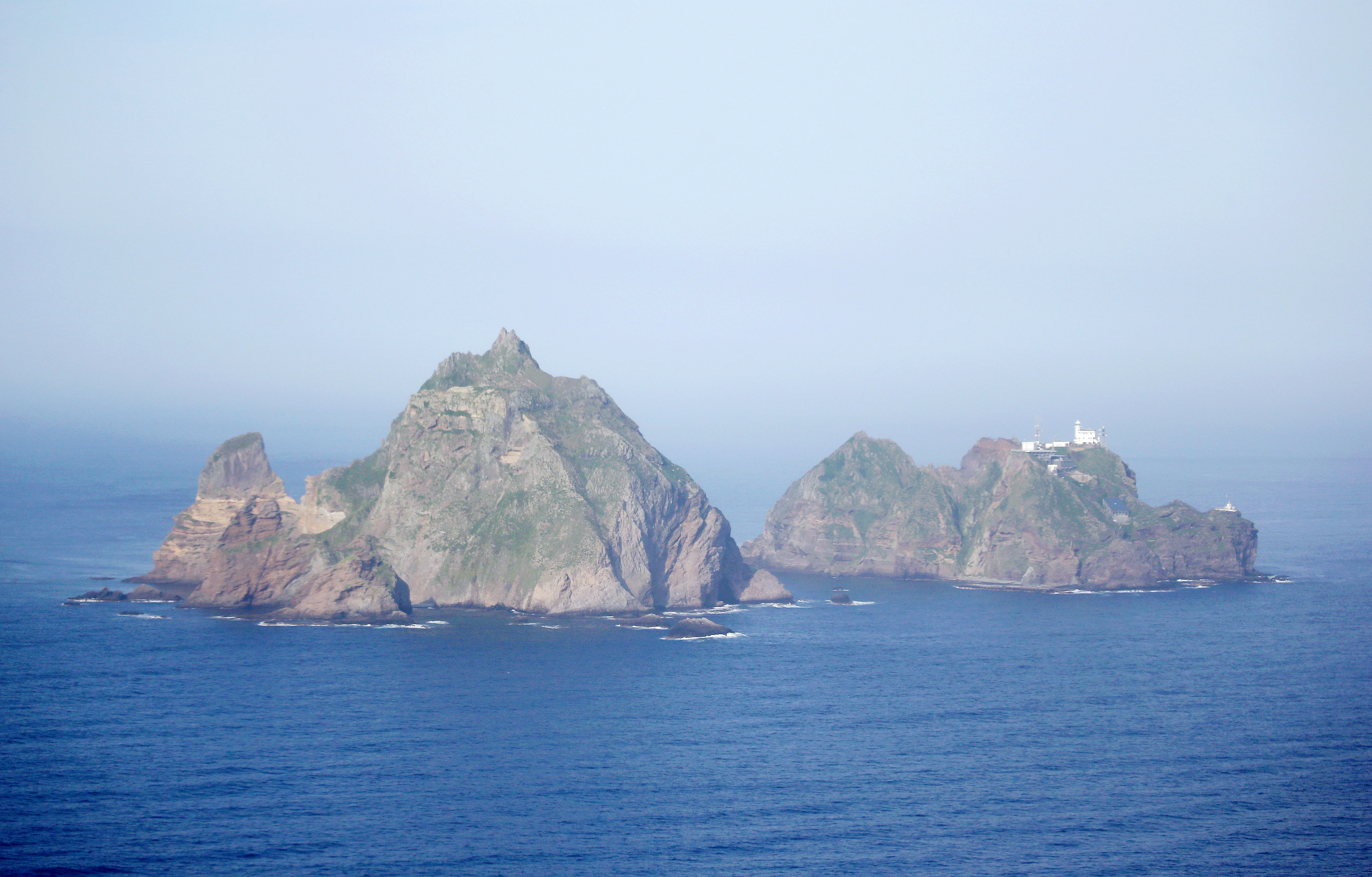 ▲▼獨島位處鬱陵島東南方87.4公里的海域上，屬於南韓實際管轄的領土。（圖／達志影像／newscom）