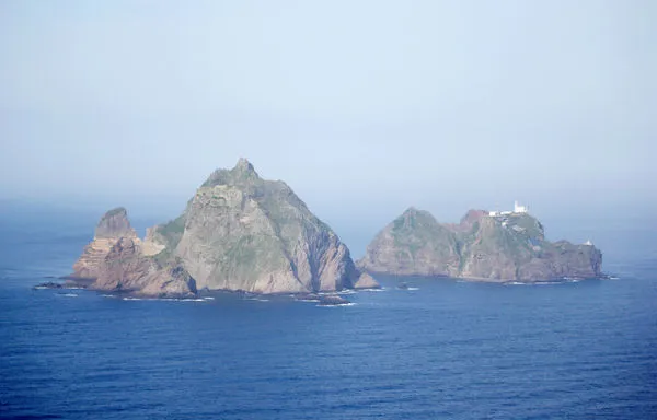 ▲▼獨島位處鬱陵島東南方87.4公里的海域上，屬於南韓實際管轄的領土。（圖／達志影像／newscom）