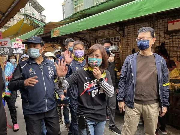 ▲▼國民黨立委林奕華宣講公投「四個同意、人民勝利」。（圖／林奕華辦公室提供）