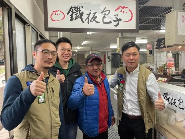 ▲▼民進黨副秘書長林飛帆前往馬祖，在連江縣黨部主委李問陪同下，一同進行公投宣講。（圖／李問提供）