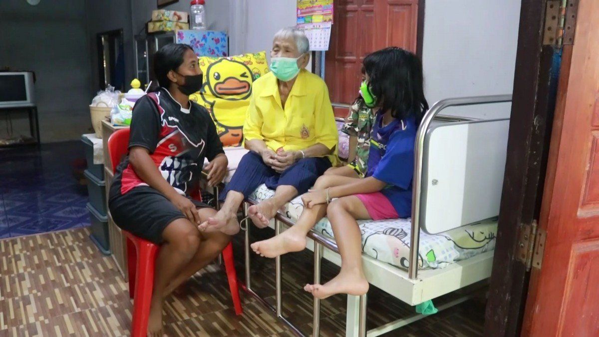 ▲▼泰國高齡85歲的鸞奶奶，接種第1劑AZ疫苗後反而恢復肢體行動能力。（圖／翻攝自Sanook）