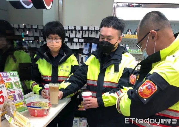 ▲北市警保安大隊即日起開放警員深夜巡邏得於便利商店內用餐，兼顧警員體力與超商維安。（圖／記者張君豪翻攝）