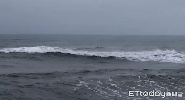 ▲▼台東長濱膠筏翻覆。（圖／記者楊漢聲翻攝）