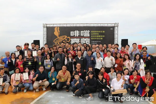 ▲▼全國首辦咖啡莊園品牌學院，62位咖啡農獲頒結業證書。（圖／記者翁伊森翻攝）