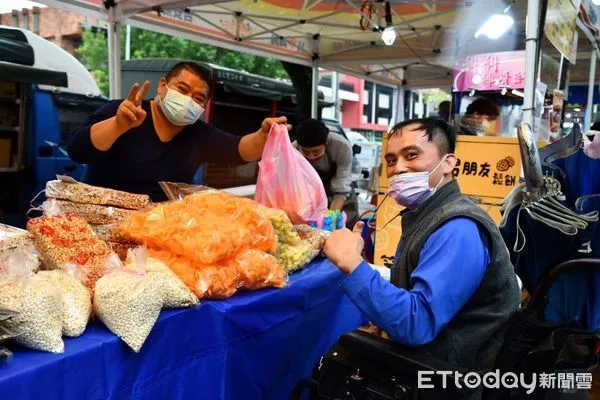 ▲▼花蓮吉安鄉希望公園盛會「繽紛吉安‧部落好客黃昏市集」，連續18天吸引萬人造訪，創造出百萬營銷商機。（圖／吉安鄉公所提供，下同）