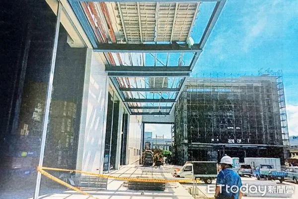 ▲桃園市劉姓工人去年6月間在觀音區某工地拆除鷹架踏板時，不慎摔落地面送醫不治。（資料照／記者沈繼昌翻攝）