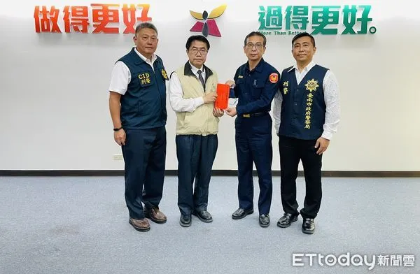 ▲台南市長黃偉哲表揚維護治安有功人員，並聽取台南市警局提出台南治安事件應對策略。（圖／記者林悅翻攝，下同）