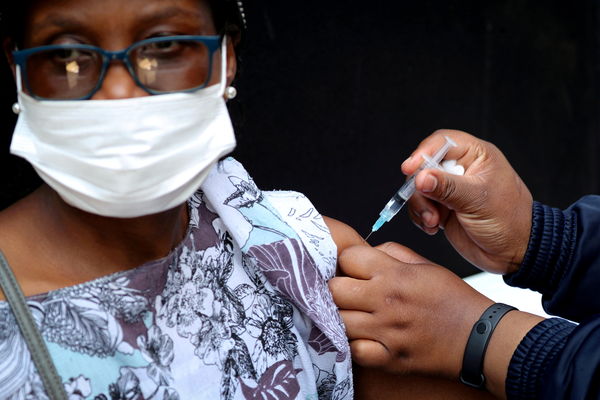 ▲▼南非民眾施打新冠疫苗。（圖／路透）