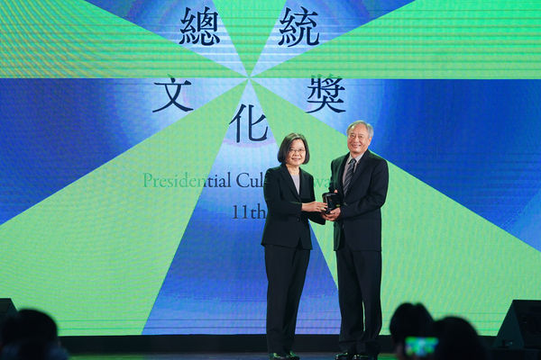 蔡英文親頒總統文化獎　李安：根底就是在台灣養成 | ETtoday生活新