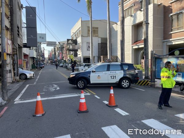 ▲▼彰化路樹倒塌砸中車。（圖／記者唐詠絮翻攝）