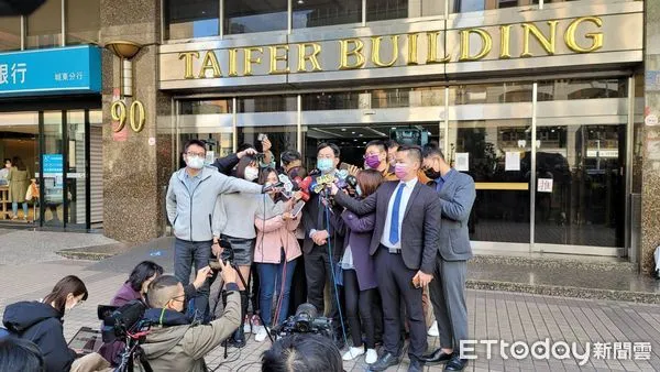 ▲▼高嘉瑜委任律師代為聲明記者會。（圖／記者呂佳賢攝）