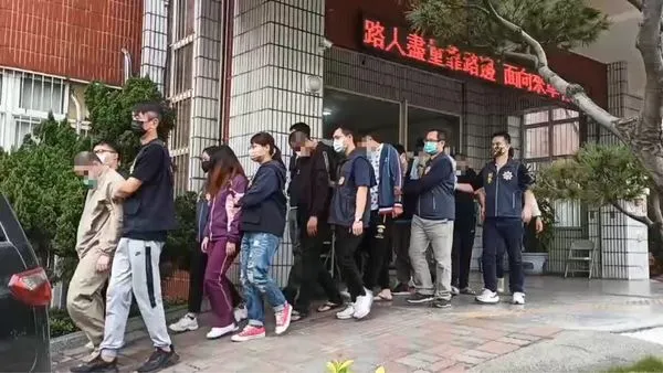 ▲▼霧峰警方破獲楊嫌等16人的暴力討債集團。（圖／民眾提供）