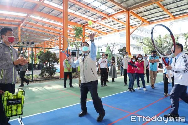 ▲台南市長黃偉哲前往東區崇學國小主持「台南市所屬學校太陽能光電成果發表會暨太陽能光電屋頂及球場啟用儀式」。（圖／記者林悅翻攝，下同）