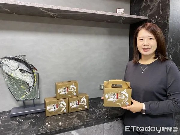 ▲東港區漁會旗魚鬆雙罐禮盒，五倍券買一送一             。（圖／記者陳崑福翻攝，以下同）