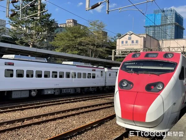 ▲▼台鐵EMU3000型城際列車。（圖／記者李宜秦攝）