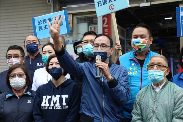 ▲▼國民黨認為，朱立倫喊出「四個都同意，台灣更美麗」，加上全國街講場次超過2000場，讓整體正評有所上升。（圖／國民黨提供）