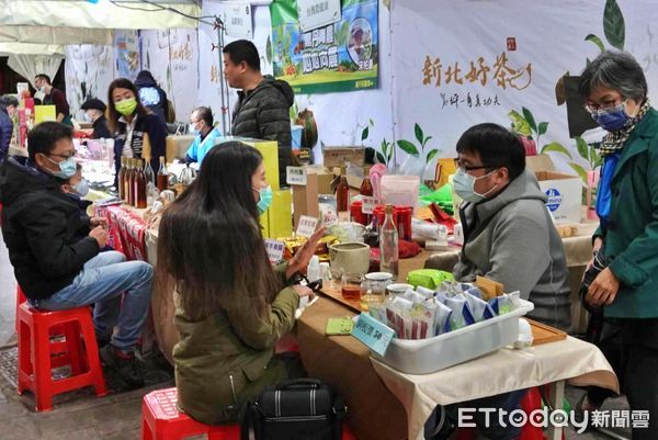 ▲新北好茶日夜精彩市集 賞藝術燈週末魅力登場。（圖／新北市農業局提供）