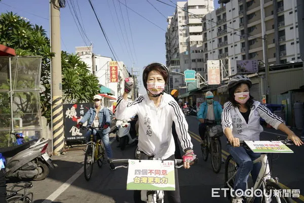 ▲立委陳亭妃「騎動宣傳，公投動起來」鐵馬車隊，5日加緊腳步來到新市、關廟、歸仁、仁德等地。（圖／記者林悅翻攝，下同）