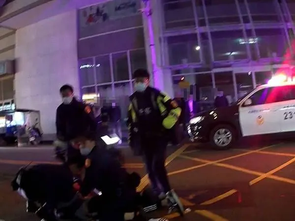 ▲員警執勤酒醉鬧事遭PO文指控上銬毆打