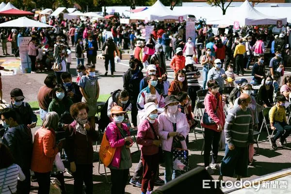 ▲東岸舖食節壓軸最終場，湧入上千位的民眾及遊客共襄盛舉。（圖／記者楊漢聲翻攝）