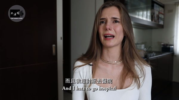 在台灣打免費疫苗　烏克蘭美女爆哭：我後悔了。（圖／翻攝「Stopkiddinstudio」YouTube）