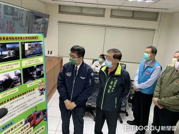 ▲台南市消防局建置「救災現場遠端資訊系統」，市長黃偉哲親臨主持災害應變決策室揭牌與遠端資訊系統啟用儀式，現場體驗該系統操控與監看效能。（圖／記者林悅翻攝，下同）