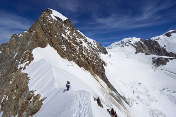 ▲▼ 阿爾卑斯山最高峰白朗峰（Mont Blanc）橫跨法國、義大利兩國。圖為法國境內區域。（圖／達志影像／美聯社）