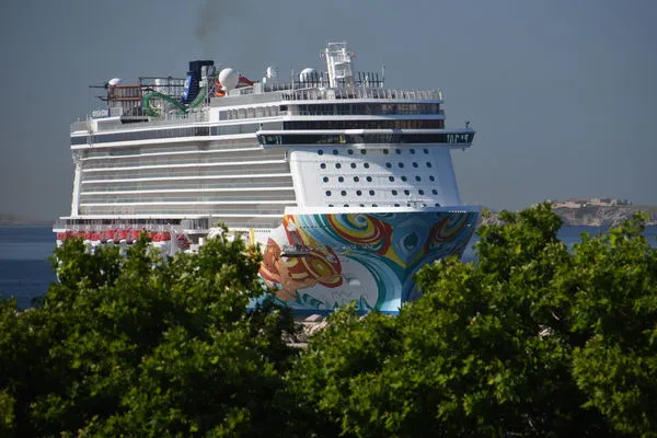 ▲▼ 挪威郵輪公司旗下的「挪威逍遙號」（Norwegian Breakaway）。（圖／達志影像）