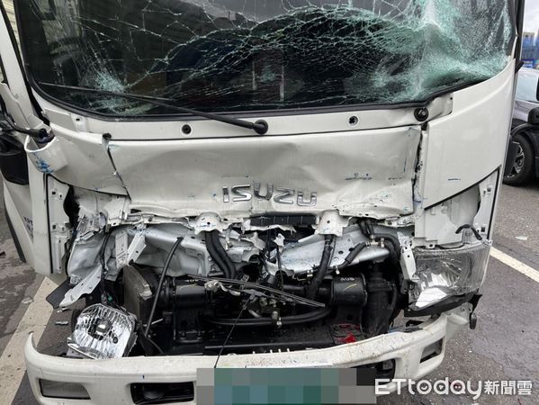 ▲台65線5車連環撞。（圖／記者陳以昇翻攝）