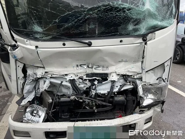 ▲台65線5車連環撞。（圖／記者陳以昇翻攝）