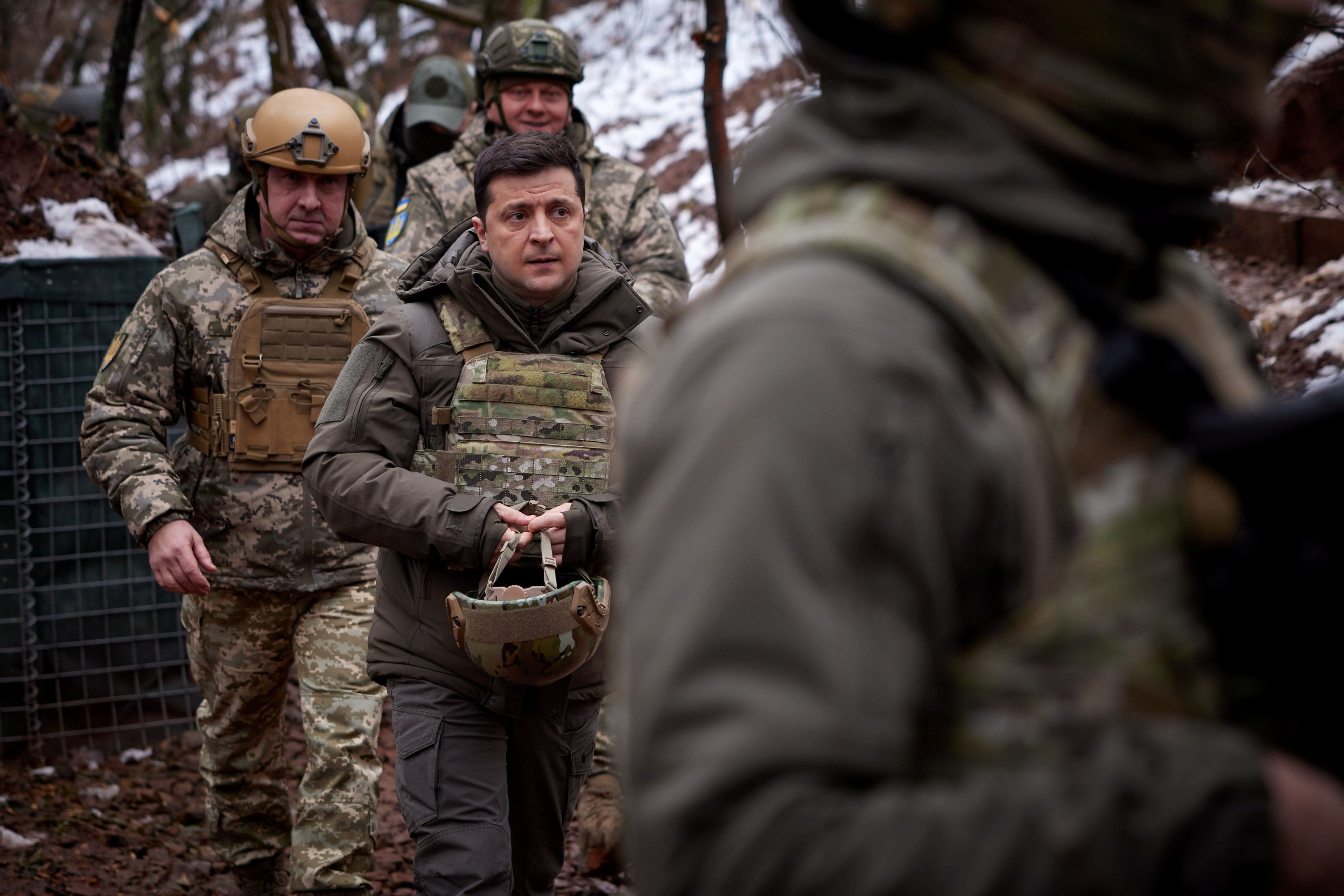 ▲▼烏克蘭總統澤倫斯基（Volodymyr Zelenskiy）巡視烏俄邊境部隊。（圖／路透）