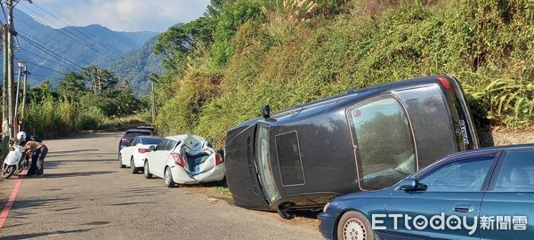 ▲自由落體！谷關男子倒車恍神摔3公尺坡坎，小客車衰遭壓頂。（圖／記者哈勇嘎奧攝）