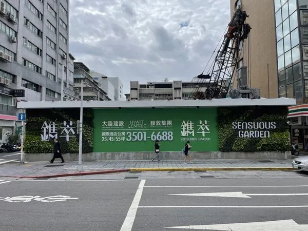 ▲▼南京東路上的馥敦飯店改建案，鐫萃基地。（圖／業者提供）