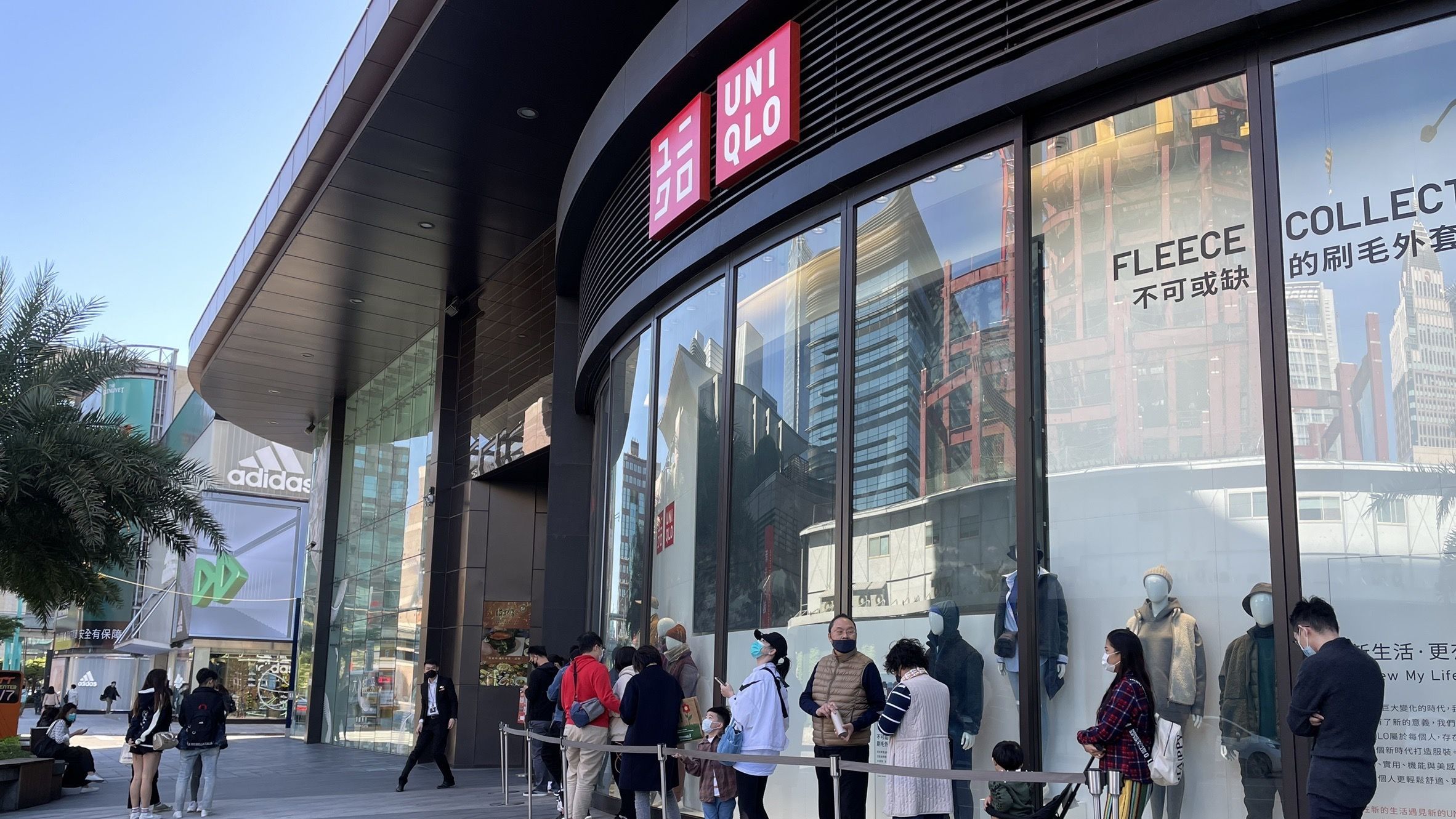 ▲UNIQLO J開賣人潮。（圖／記者王則絲攝）