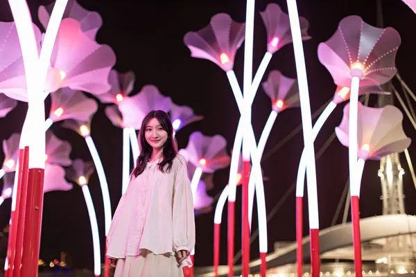 ▲▼駁二藝術特區大港橋旁的淺三碼頭上出現「巨人的夢幻花園」，是今年「2022台灣燈會在高雄」最新公布的作品之一。（圖／高雄市政府文化局）